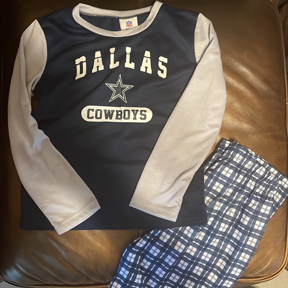 Dallas Cowboys Sweatshirt & Dallas Cowboys Pajama Set! - Picture 2 of 4